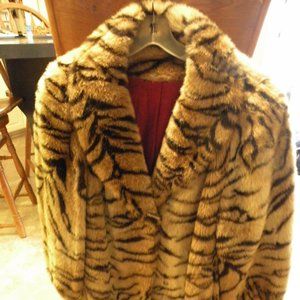 VTG. MARIEL FAUX FUR JACKET  SMALL MADE IN USA RED LINER  HOOK CLOSURES